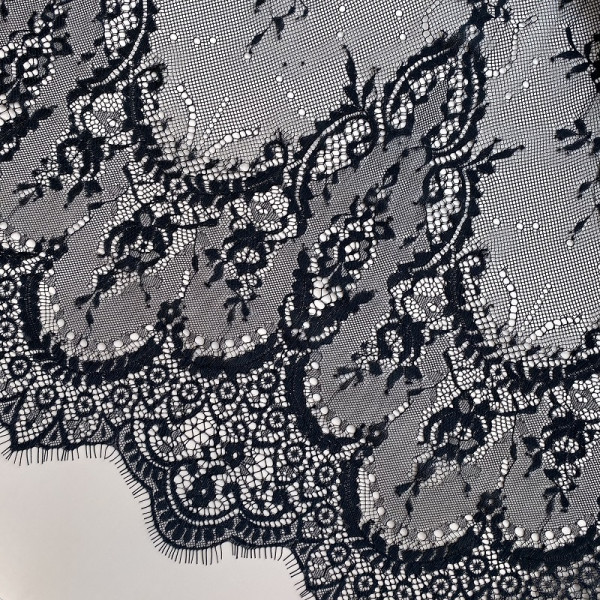 Кружевное полотно шантильи неэластичное с ресничками черное, ОТРЕЗ 3 м x 1.5 м (Р001-315-201) УЦЕНКА
